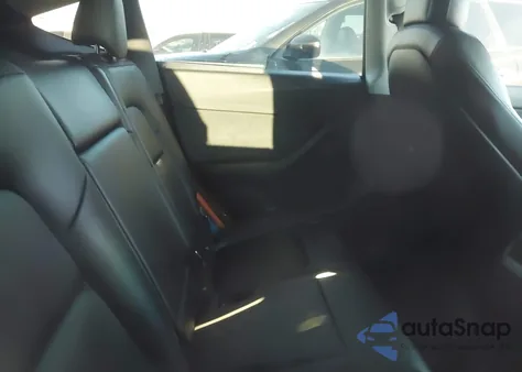 2022 Tesla Model Y Long Range Dual Motor All-Wheel Drive z USA, uszkodzony, nr VIN 7SAYGDEE9NF381482